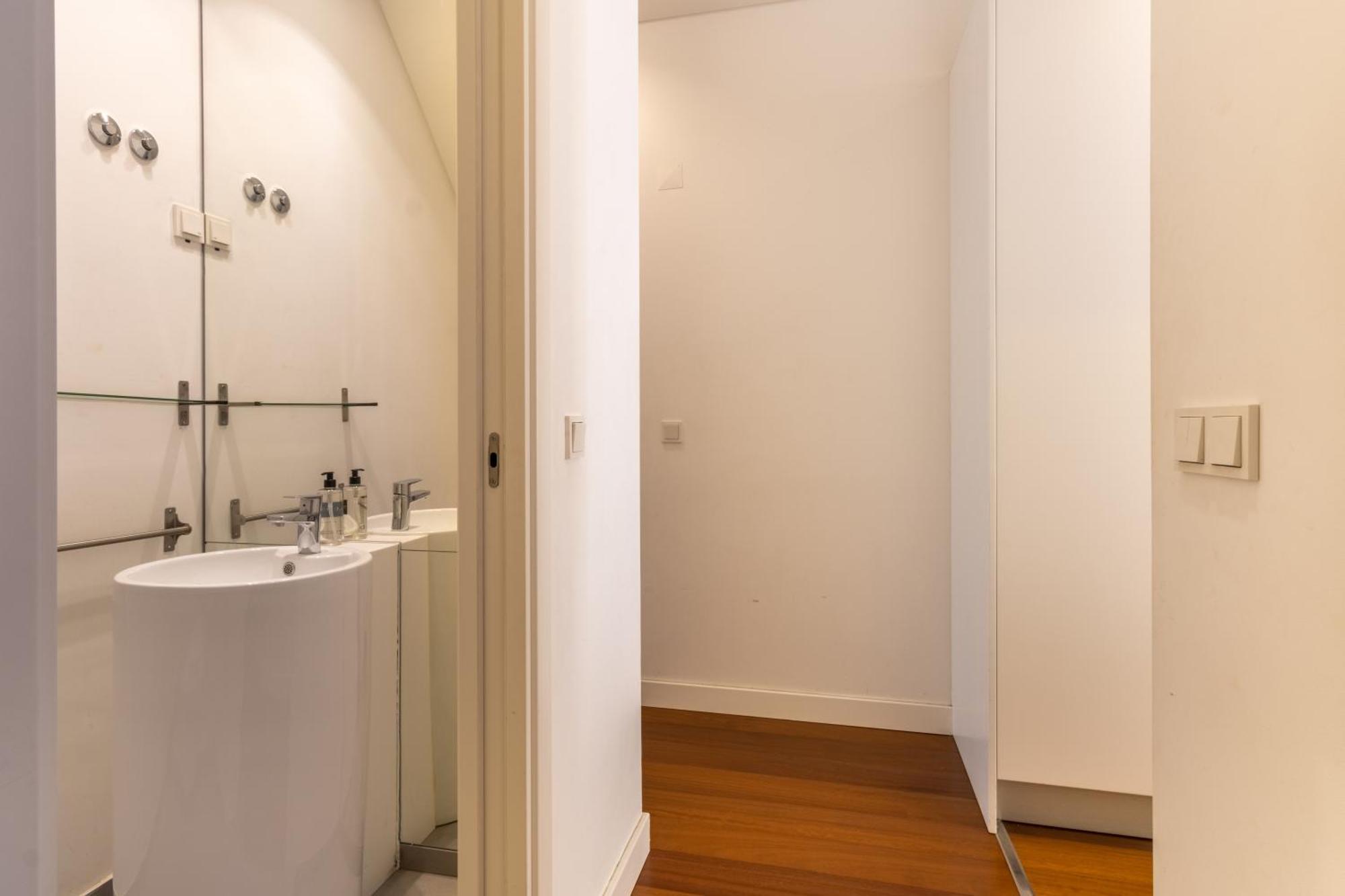 Апартаменты Modern 3Br, Terrace, Ac/Heating & Self Check-In Лиссабон Экстерьер фото